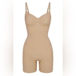 SKIMS SEAMLESS SCUPLT MID THIGH BODYSUIT CLAY BEIGE ~ XXS